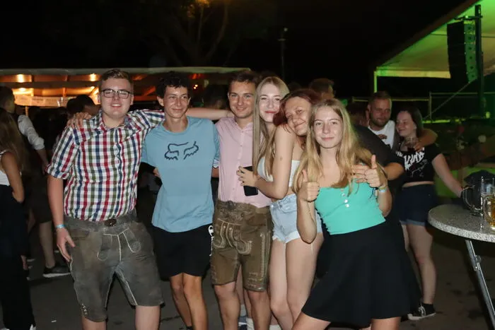 Klicken Sie sich durch die Bilder des Sommer-Open-Air der Landjugend St. Georgen!