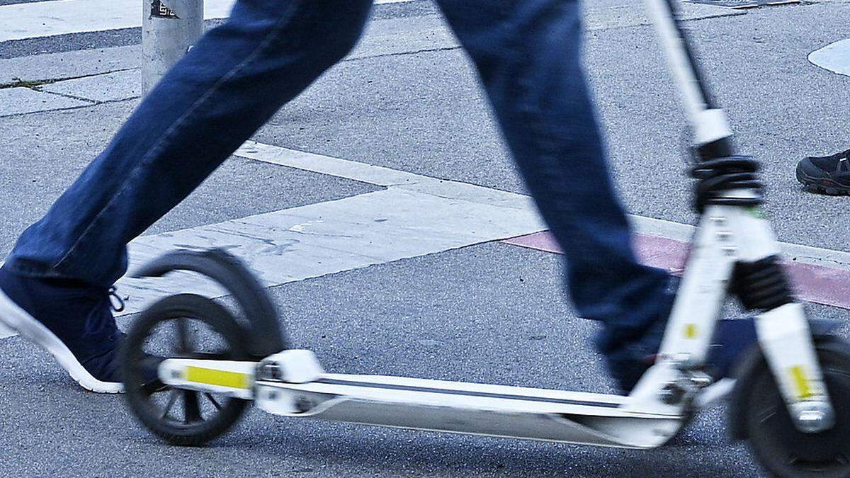 E-Scooter-Fahrer stieß mit Radler zusammen