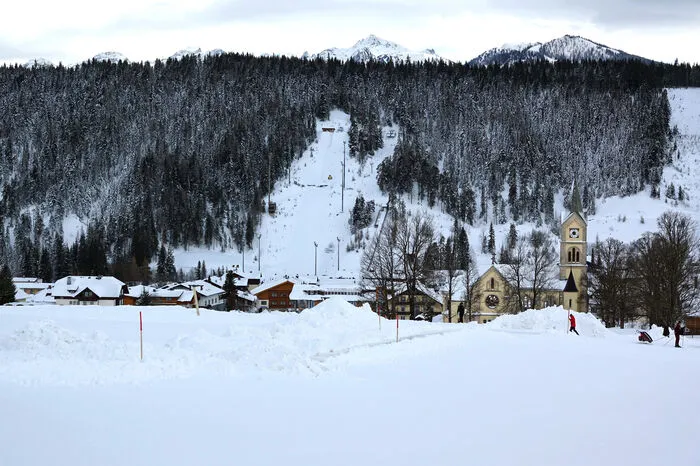 Blick vom Bauernhof hinunter in den Ortskern