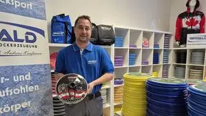 Andreas Kaufmann ist seit 2020 Inhaber der „Seiwald Eisstockerzeugung“