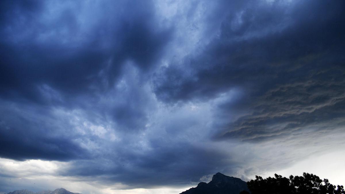 Ein Gewitter bahnt sich über dem Untersberg an (Sujetbild)