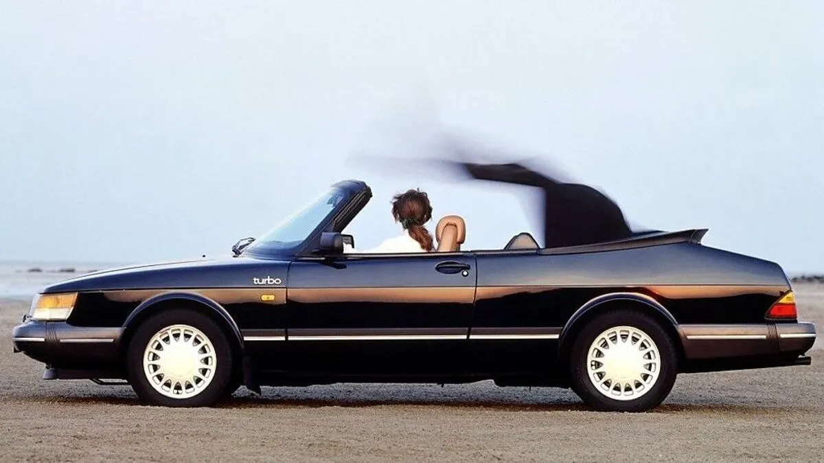Das Verdeck des Saab 900 Cabrio (1986-1994) ließ sich auf Knopfdruck öffnen 