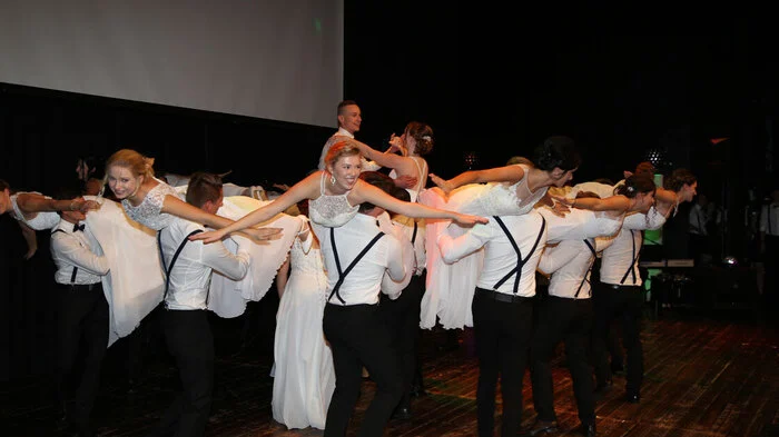 Der Maturaball der HLW Weiz stand heuer unter dem Motto „Setzt die Segel – Kurs Richtung Abschluss“. Zeitgleich fand am Samstag auch der Maturaball des BG/BRG Gleisdorf statt.