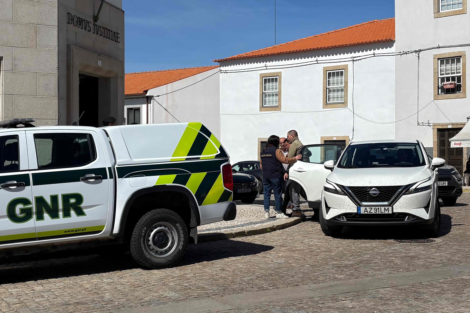 Kleinkinder in Portugal vermutlich von Eltern ausgesetzt