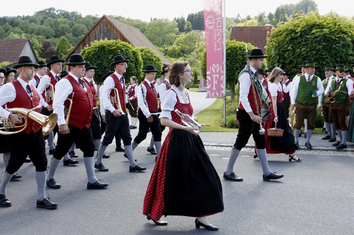 ...marschierten beim Bezirksmusikfest in Bad Blumau groß auf.
