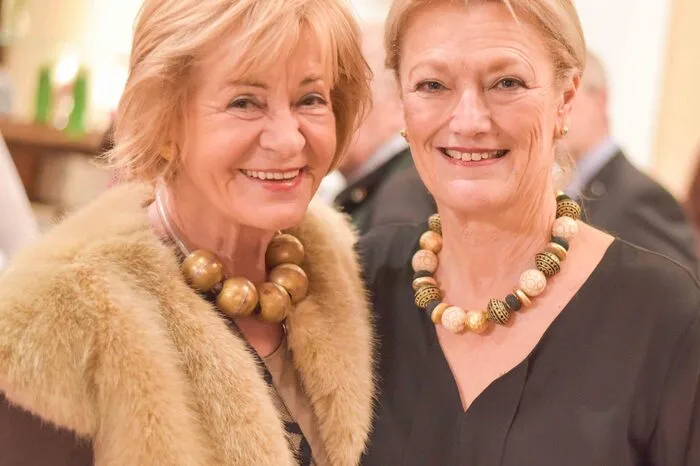 Antiquitätenhändlerin Margarete Miklautz mit Ilse Thalhammer.