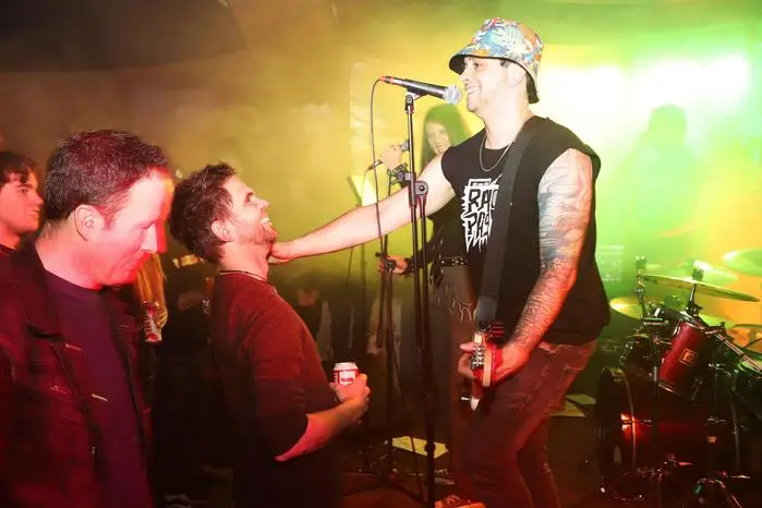 Vier hochkarätige Tribute-Bands heizten im LaVida den Besucherinnen und Besuchern ordentlich ein: Retschn Ernst sei Maschin - Rage Against the Machine Tribute, E.C.H.O.Tote Hosen Tribute,  sTool Tool Tribute, Merci & The Rollercoasters - Avril Lavigne Tribute.