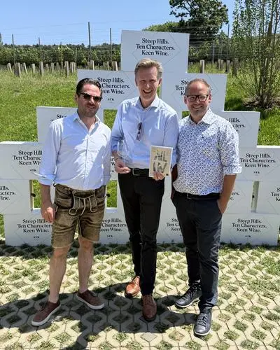 Gastgeber Walter Frauwallner (rechts), STK-Mitglied Hannes Sabathi (links) und der neue steirische Weinbaudirektor Martin Palz (Mitte).