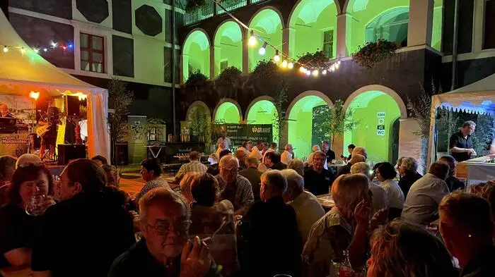 Stadtgruppenobmann Christian Schandor begrüßte neben Bürgermeister Franz Jost, Vizebürgermeister Roland Gogg und Bereichsfeuerwehrkommandant Gerald Derkitsch auch ÖKB-Bezirksobmann Franz Sobe und Stadtpfarrer Alois Schlemmer.