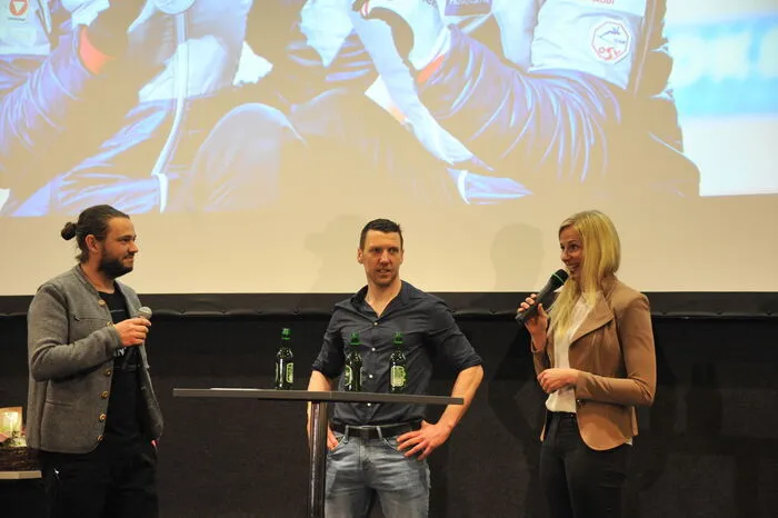 Interview mit Lisa Hauser und David Komatz. Moderator Enrico Radaelli führte locker durch den Abend.