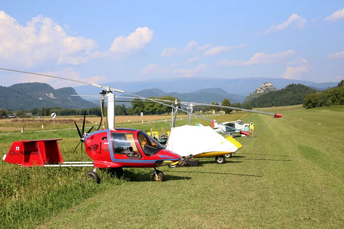 Beim Flugplatzfest gesehen wurden neben zahlreichen Fliegerkollegen unter anderen Mediziner Christoph Schuh, Unternehmer Walter Elsner, Steuerberater Florian Pirker sowie der Präsident des Kärntner Aero-Clubs, Martin Huber. 