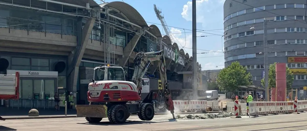 Ulrich-Lichtenstein-Gasse: Baustelle vor dem Autobahnzubringer beim Stadion Liebenau 