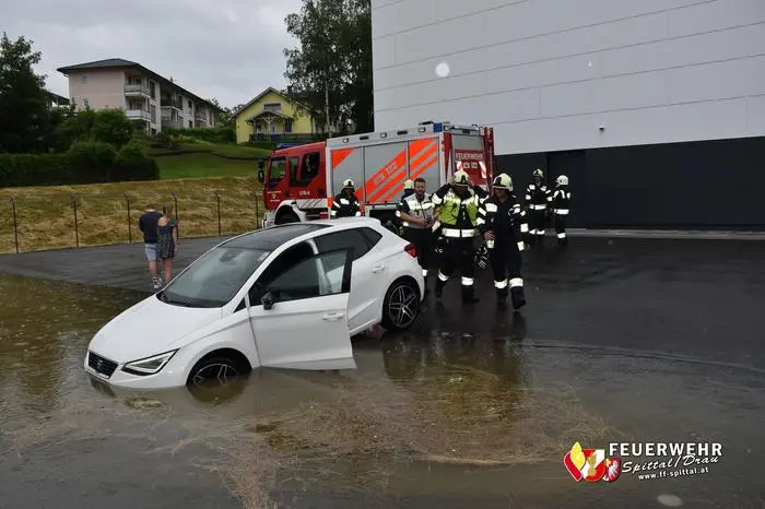 Fahrzeugbergung am Südtiroler Platz in Spittal/Drau