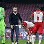 Hängende Köpfe bei Salzburg nach dem 0:3 in Neapel