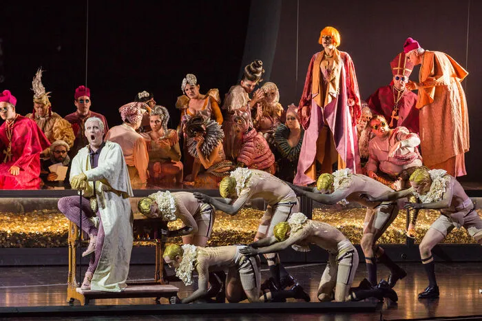 Das Libretto für das 1988 in London uraufgeführte Werk stammt von Martin Esslin nach Percy Bysshe Shelleys Drama "The Cenci" (1819).