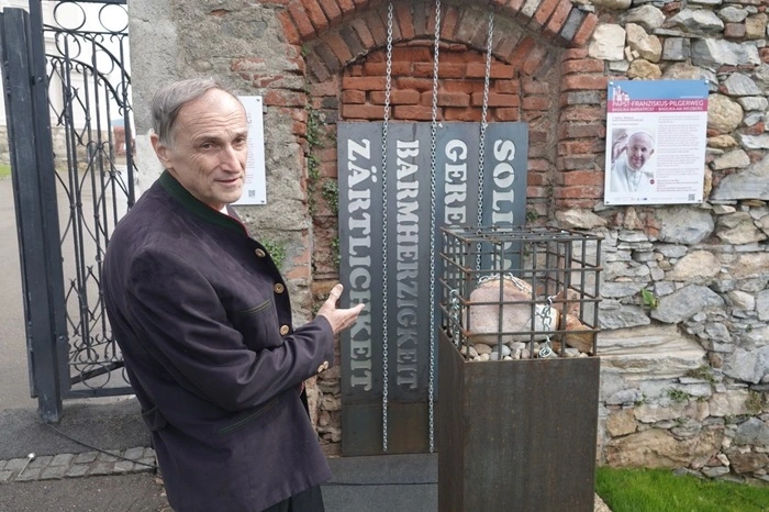 Der Künstler Willi Fink ist Theologe und war beliebter Kunsterzieher in Weiz.