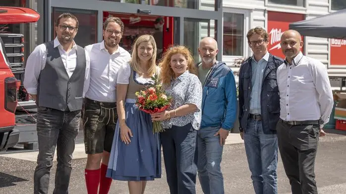 V. l.: Jürgen Diethart (Standortleiter), Florian Hannak (GF), Daniela Punzengruber-Hannak (GF), Andrea Heinrich (Bürgermeisterin), Werner Rinner (Gemeinderat), Albert Krug (Vizebürgermeister), Elvis Singh (Standortleiter)
