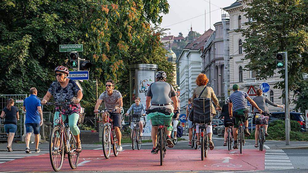 Der Radverkehr in Graz soll sich verdoppeln, lautet das politische Ziel. Dafür werden 100 Millionen Euro in die Hand genommen