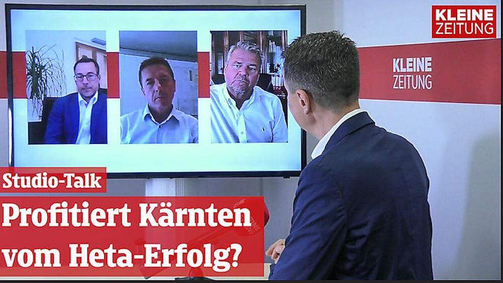 Moderator Uwe Sommersguter (Kleine Zeitung) im Gespräch mit Markus Malle (ÖVP), Erwin Angerer (FPÖ) und Gerhad Köfer (Team Kärnten)
