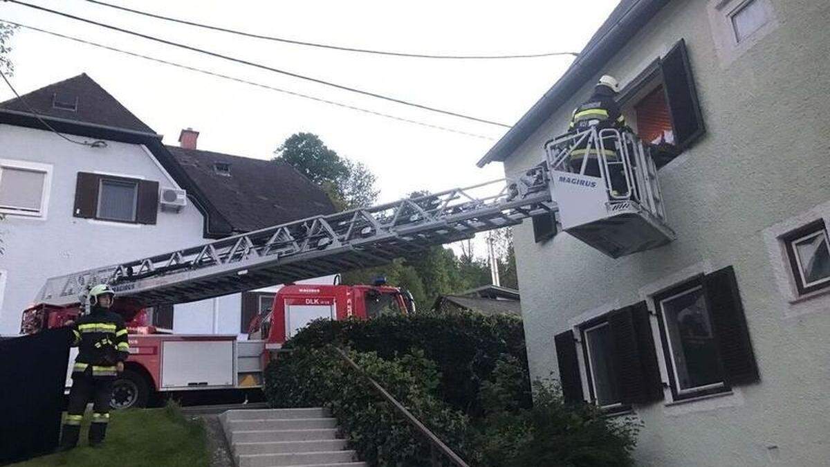 Die Feuerwehren mussten mit der Drehleiter ausrücken