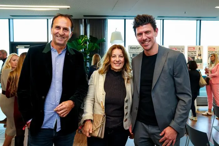 Zahlreiche Gäste aus verschiedenen Unternehmen lauschten dem Gespräch von Nici Schmidhofer mit Michael Schuen