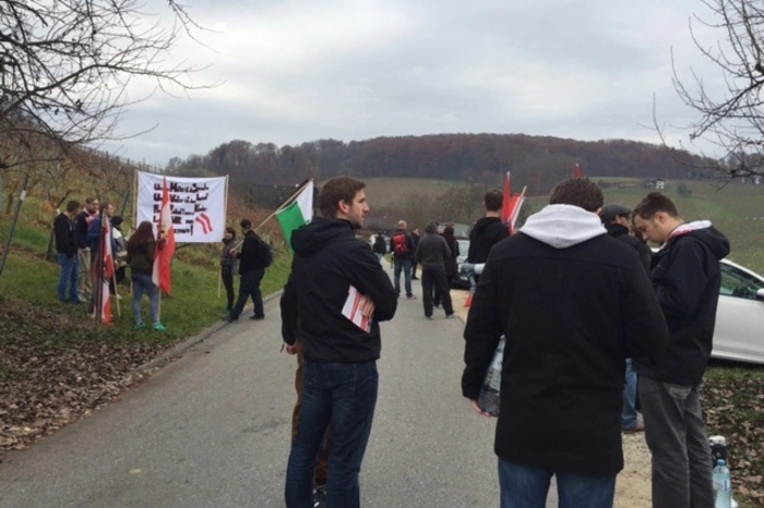 In Berghausen trafen sich zur selben Zeit rechte Demonstranten...