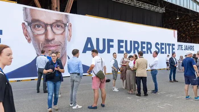 Kickl in Übergröße markierte den Eingang zum Wahlkampfauftakt