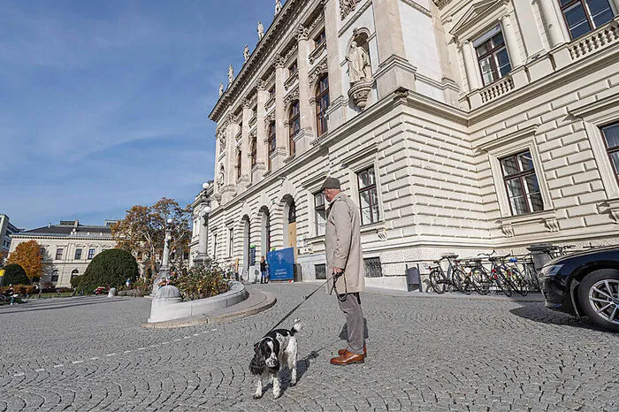 Christian Weniger spaziert mit seiner Cockerspanieldame Paula regelmäßig durch Graz. Eben ist das zweite Buch erschienen: "Neue Grazer Spaziergänge mit Paula". Erhältlich im gut sortierten Buchhandel und im Kleine Zeitung-Shop