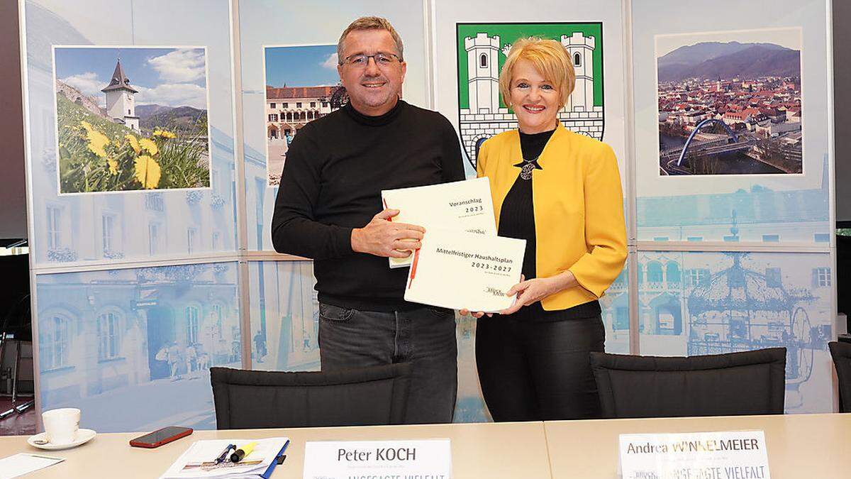 Bürgermeister Peter Koch und seine designierte Nachfolgerin Andrea Winkelmeier präsentierten die Eckdaten des Budgets 2023 im Rahmen einer Pressekonferenz