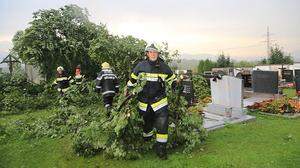 Unwetter verursachte am Friedhof Großlobming starke Schäden an
