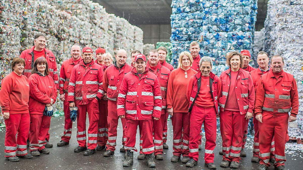 Ladislau Mailat (vorne Mitte) mit seinen Saubermacher-Kollegen