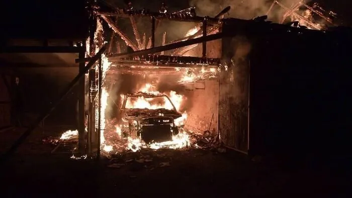 Brand im Carport