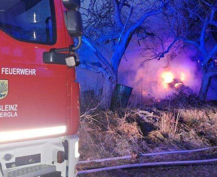 Das Bauernhaus stand in Flammen, als die Feuerwehr am Einsatzort eintraf