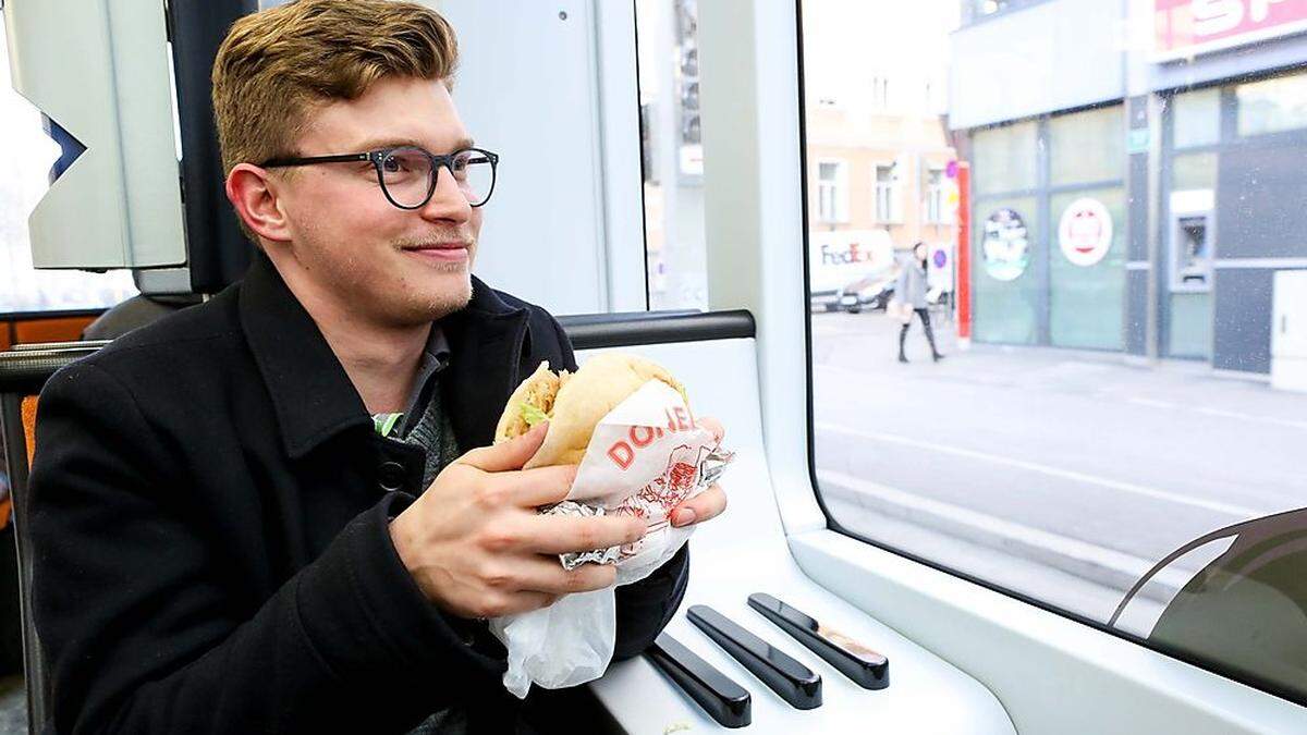 Solange es niemanden stört, ist Essen in der Straßenbahn erlaubt