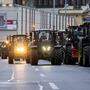 Traktoren blockieren die Prager Straßen. | Traktoren auf den Straßen von Prag. Es wird wegen der tschechischen Agrarpolitik protestiert.
