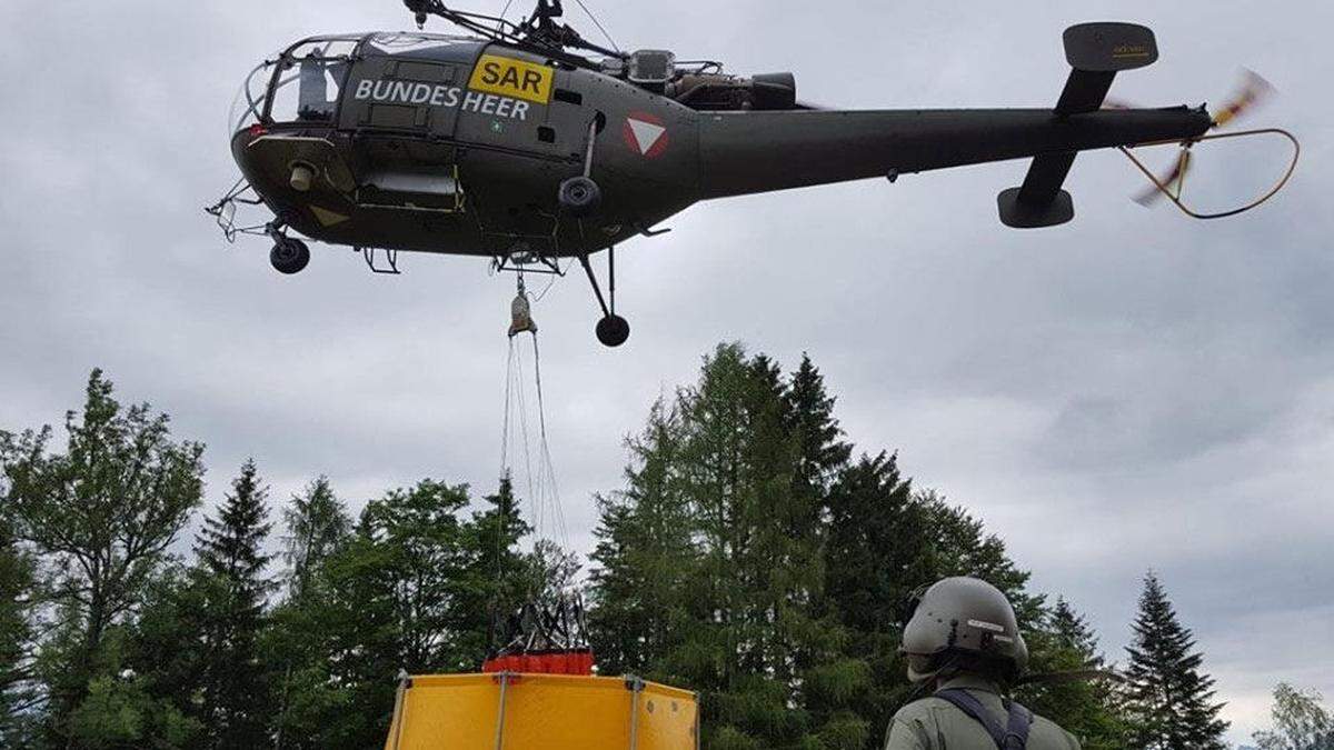 Am Mittwoch war die Alouette III der Kaserne Aigen wieder im Bereich der Almmauer im Gesäuse im Löscheinsatz