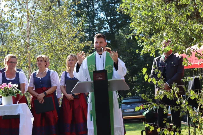 Klicken Sie sich durch die Bilder eines sonnigen Jubiläumsfestes.