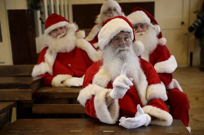 Der "Santa" kommt nicht nur in der Nacht zum ersten Weihnachtstag durch den Kamin, sondern gehört zum Stadtbild in den feierlichen Tagen vor Weihnachten.