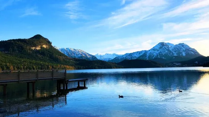 Blick von Mateschitz Anlage in der Seewiese in Richtung Dachsteinmassiv