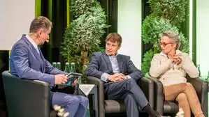 Gunter Deuber in der Diskussionsrunde mit Moderator Uwe Sommersguter (Kleine Zeitung) und Strategieberaterin Kerstin Plehwe | RBI-Chefanalyst Gunter Deuber in der Diskussionsrunde mit Moderator Uwe Sommersguter (Kleine Zeitung) und Strategieberaterin Kerstin Plehwe