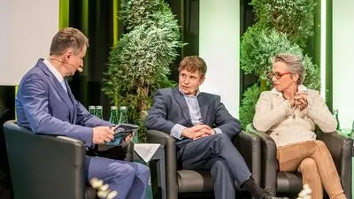 Gunter Deuber in der Diskussionsrunde mit Moderator Uwe Sommersguter (Kleine Zeitung) und Strategieberaterin Kerstin Plehwe | RBI-Chefanalyst Gunter Deuber in der Diskussionsrunde mit Moderator Uwe Sommersguter (Kleine Zeitung) und Strategieberaterin Kerstin Plehwe