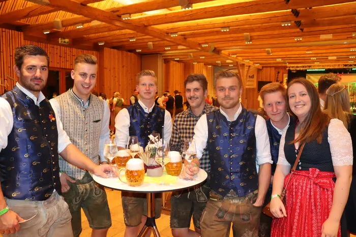 Klicken Sie sich durch die Bilder des Lavanttaler Bezirkslandjugendball 2022!