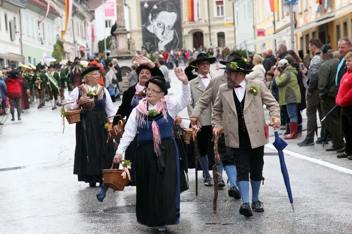 Klicken Sie sich durch die Fotos vom Festumzug!