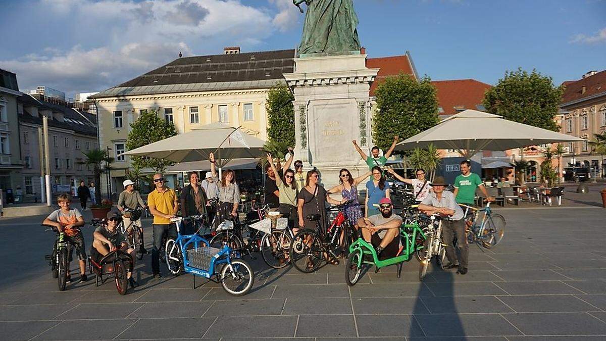 &quot;Critical Mass&quot;-Treffpunkt auf dem Neuen Platz