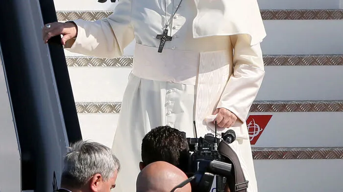 Papst Franziskus ist in Irland gelandet: Zwei Tage wird der Papst im Land verbringen, wo das Weltfamilientreffen stattfindet.