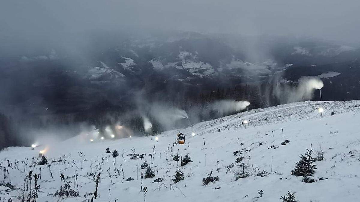 Die Schneekanonen konnten erstmals angeworfen werden