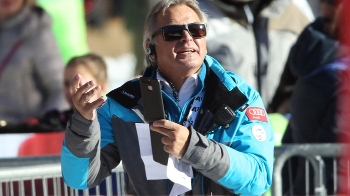 "Das tut wirklich weh. Den Athleten, den Trainern und uns natürlich auch für die Ski-Fans zu Hause. Das ist unserem Skisport nicht würdig. Dass nach 19 Fahrern die letztenvier Österreicher sind, habe ich noch nie gesehen. Gröden ist auch nicht gerade unsere Lieblingsstrecke, aber so ein Ergebnis kann man nicht zwei mal fahren. Wir haben dort auch schon gewonnen. Außerdem hatten wir zuletzt einige Verletzte, viele haben die Sicherheit noch nicht. Dabei waren die Trainingsleistungen sehr gut, deshalb tut so ein Ergebnis sehr weh."