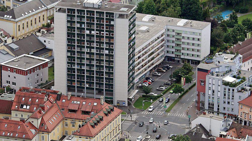 In den 1970er Jahren wurde das Rothauer Hochhaus in Klagenfurt errichtet