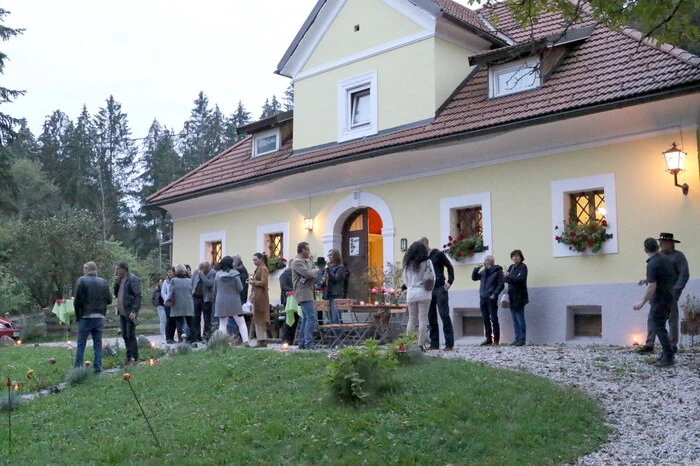Denn wenn die „HUTkultur“ zum Konzert lädt, bleiben die Besucher nicht aus. 
