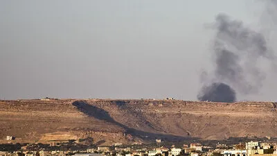 Rauch steigt über Sanaa auf